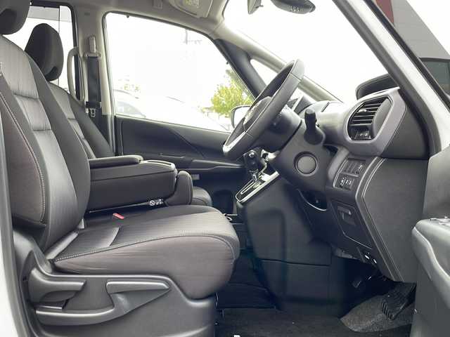 日産 セレナ ハイウェイスター V 長野県 2019(令1)年 4.3万km ブリリアントホワイトパール 純正10インチナビ/FM・AM・DVD・CD・フルセグTV・SD/Bluetooth Audio/アラウンドビューモニター/純正16インチアルミホイール/衝突被害軽減ブレーキ/両側パワースライドドア（ハンズフリー）/ブラインドスポットモニター/前後コーナーセンサー/クルーズコントロール/アイドリングストップ/ドライブレコーダー/LEDヘッドライト/オートライト/ETC/横滑り防止装置/純正フロアマット/取扱説明書/保証書