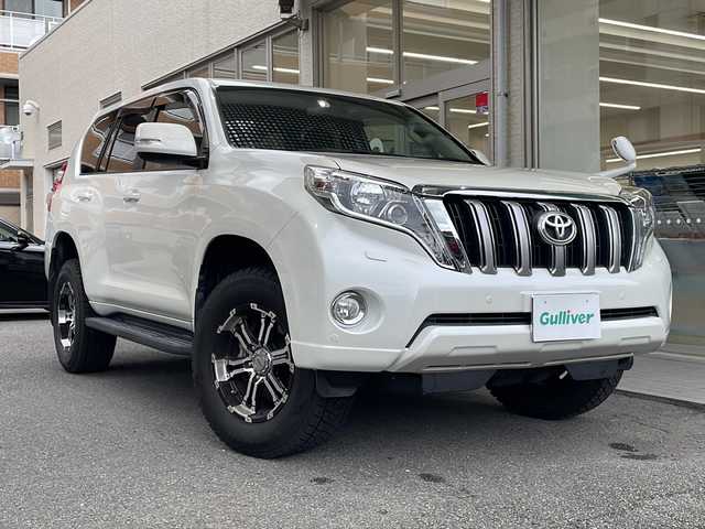トヨタ ランドクルーザー プラド TX Lパッケージ 高知県 2017(平29)年 5.5万km ホワイトパールクリスタルシャイン ＲＡＹＳアルミ/７インチナビ/・バックモニター/・Ｂｌｕｅｔｏｏｔｈ/・ＣＤ／ＤＶＤ/・ブルーレイディスク/・フルセグTV/センターデフロック/４ＷＤ/ＬＥＤヘッドライト/横滑り防止/ダウンアシストコントロール/ドライブレコーダー