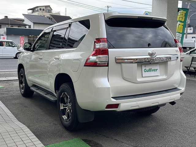 トヨタ ランドクルーザー プラド TX Lパッケージ 高知県 2017(平29)年 5.5万km ホワイトパールクリスタルシャイン ＲＡＹＳアルミ/７インチナビ/・バックモニター/・Ｂｌｕｅｔｏｏｔｈ/・ＣＤ／ＤＶＤ/・ブルーレイディスク/・フルセグTV/センターデフロック/４ＷＤ/ＬＥＤヘッドライト/横滑り防止/ダウンアシストコントロール/ドライブレコーダー