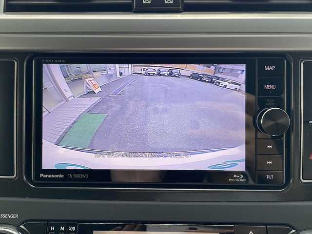 トヨタ ランドクルーザー プラド TX Lパッケージ 高知県 2017(平29)年 5.5万km ホワイトパールクリスタルシャイン ＲＡＹＳアルミ/７インチナビ/・バックモニター/・Ｂｌｕｅｔｏｏｔｈ/・ＣＤ／ＤＶＤ/・ブルーレイディスク/・フルセグTV/センターデフロック/４ＷＤ/ＬＥＤヘッドライト/横滑り防止/ダウンアシストコントロール/ドライブレコーダー