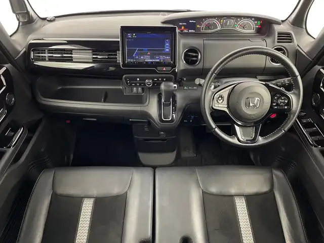 ホンダ Ｎ ＢＯＸ カスタム L ターボ 鹿児島県 2021(令3)年 3.7万km プラチナホワイトパール 禁煙車/ホンダセンシング/・衝突軽減ブレーキ/・レーンキープアシスト/・アダプティブクルーズコントロール/・オートハイビームアシスト/社外８V型SDナビ/・CD.DVD.SD.BT/フルセグTV/バックモニター/両側パワースライドドア/前席シートヒーター/ビルトインETC/LEDヘッドライト/LEDフォグランプ/純正ドライブレコーダー/革巻ステアリングホイール/ステアリングスイッチ/ECONスイッチ/クリアランスソナー/横滑り防止装置/プッシュスタート/スマートキー2個/純正14インチアルミホイール/純正フロアマット/シートバックテーブル/ロールサンシェード