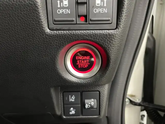 ホンダ Ｎ ＢＯＸ カスタム L ターボ 鹿児島県 2021(令3)年 3.7万km プラチナホワイトパール 禁煙車/ホンダセンシング/・衝突軽減ブレーキ/・レーンキープアシスト/・アダプティブクルーズコントロール/・オートハイビームアシスト/社外８V型SDナビ/・CD.DVD.SD.BT/フルセグTV/バックモニター/両側パワースライドドア/前席シートヒーター/ビルトインETC/LEDヘッドライト/LEDフォグランプ/純正ドライブレコーダー/革巻ステアリングホイール/ステアリングスイッチ/ECONスイッチ/クリアランスソナー/横滑り防止装置/プッシュスタート/スマートキー2個/純正14インチアルミホイール/純正フロアマット/シートバックテーブル/ロールサンシェード