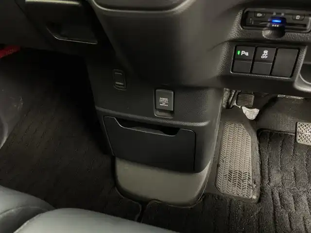 ホンダ Ｎ ＢＯＸ カスタム L ターボ 鹿児島県 2021(令3)年 3.7万km プラチナホワイトパール 禁煙車/ホンダセンシング/・衝突軽減ブレーキ/・レーンキープアシスト/・アダプティブクルーズコントロール/・オートハイビームアシスト/社外８V型SDナビ/・CD.DVD.SD.BT/フルセグTV/バックモニター/両側パワースライドドア/前席シートヒーター/ビルトインETC/LEDヘッドライト/LEDフォグランプ/純正ドライブレコーダー/革巻ステアリングホイール/ステアリングスイッチ/ECONスイッチ/クリアランスソナー/横滑り防止装置/プッシュスタート/スマートキー2個/純正14インチアルミホイール/純正フロアマット/シートバックテーブル/ロールサンシェード