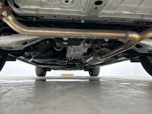 ホンダ ＺＲ－Ｖ ハイブリッド e:HEV Z 愛知県 2023(令5)年 1.2万km プラチナホワイトパール 禁煙車/４WD/純正9インチナビ/（AM/FM/USB/フルセグTV/Bluetooth）/全方位カメラ/BOSEサウンド/ワイヤレス充電/シーケンシャルウインカー/ホンダセンシング/・衝突軽減ブレーキ/・先行車発進お知らせ機能/・レーンキープアシスト/・ブラインドスポットモニター/・標識認識機能/・パーキングセンサー/・レーダークルーズコントロール/・オートマチックハイビーム/ETC2.0/レザーシート/全席シートヒーター/パワーシート/メモリシート/ステアリングヒーター/革巻きステアリング/パワーバックドア/ダウンヒルアシスト/パドルシフト/純正18インチアルミホイール/スマートキー/スペアキー有/プッシュスタート/LEDヘッドライト/オートライト/ワンタッチウインカー/横滑り防止装置/電動格納ミラー