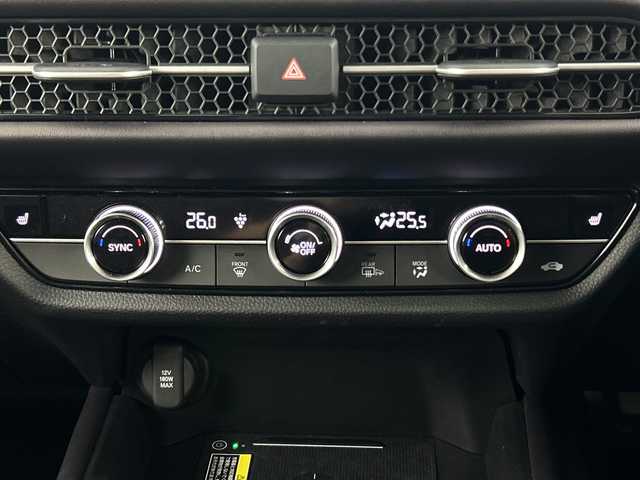 ホンダ ＺＲ－Ｖ ハイブリッド e:HEV Z 愛知県 2023(令5)年 1.2万km プラチナホワイトパール 禁煙車/４WD/純正9インチナビ/（AM/FM/USB/フルセグTV/Bluetooth）/全方位カメラ/BOSEサウンド/ワイヤレス充電/シーケンシャルウインカー/ホンダセンシング/・衝突軽減ブレーキ/・先行車発進お知らせ機能/・レーンキープアシスト/・ブラインドスポットモニター/・標識認識機能/・パーキングセンサー/・レーダークルーズコントロール/・オートマチックハイビーム/ETC2.0/レザーシート/全席シートヒーター/パワーシート/メモリシート/ステアリングヒーター/革巻きステアリング/パワーバックドア/ダウンヒルアシスト/パドルシフト/純正18インチアルミホイール/スマートキー/スペアキー有/プッシュスタート/LEDヘッドライト/オートライト/ワンタッチウインカー/横滑り防止装置/電動格納ミラー