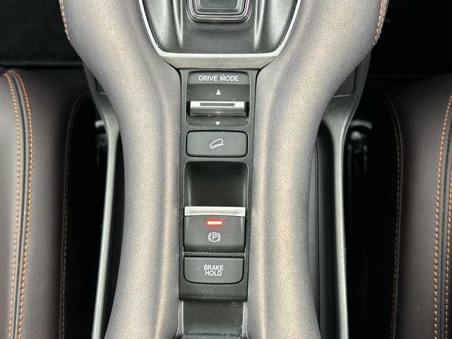 ホンダ ＺＲ－Ｖ ハイブリッド e:HEV Z 愛知県 2023(令5)年 1.2万km プラチナホワイトパール 禁煙車/４WD/純正9インチナビ/（AM/FM/USB/フルセグTV/Bluetooth）/全方位カメラ/BOSEサウンド/ワイヤレス充電/シーケンシャルウインカー/ホンダセンシング/・衝突軽減ブレーキ/・先行車発進お知らせ機能/・レーンキープアシスト/・ブラインドスポットモニター/・標識認識機能/・パーキングセンサー/・レーダークルーズコントロール/・オートマチックハイビーム/ETC2.0/レザーシート/全席シートヒーター/パワーシート/メモリシート/ステアリングヒーター/革巻きステアリング/パワーバックドア/ダウンヒルアシスト/パドルシフト/純正18インチアルミホイール/スマートキー/スペアキー有/プッシュスタート/LEDヘッドライト/オートライト/ワンタッチウインカー/横滑り防止装置/電動格納ミラー