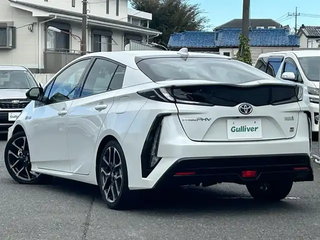 トヨタ プリウス ＰＨＶ S GRスポーツ 兵庫県 2020(令2)年 4.2万km プラチナホワイトパールマイカ 純正SDナビ、TV/-Bluetooth/フルセグ/CD/DVD/バックカメラ/トヨタセーフティセンス/・レーンキープアシスト/・レーダークルーズコントロール/・プリクラッシュセーフティ/LEDヘッドライト/前席シートヒーター/純正１８インチアルミホイール/横滑り防止装置/盗難防止装置/ステアリングスイッチ/ドライブレコーダー/ETC/プッシュスタート/スマートキー