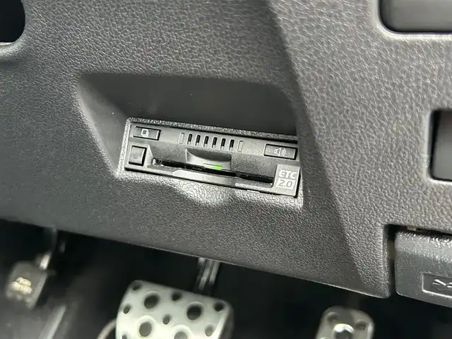 トヨタ プリウス ＰＨＶ S GRスポーツ 兵庫県 2020(令2)年 4.2万km プラチナホワイトパールマイカ 純正SDナビ、TV/-Bluetooth/フルセグ/CD/DVD/バックカメラ/トヨタセーフティセンス/・レーンキープアシスト/・レーダークルーズコントロール/・プリクラッシュセーフティ/LEDヘッドライト/前席シートヒーター/純正１８インチアルミホイール/横滑り防止装置/盗難防止装置/ステアリングスイッチ/ドライブレコーダー/ETC/プッシュスタート/スマートキー