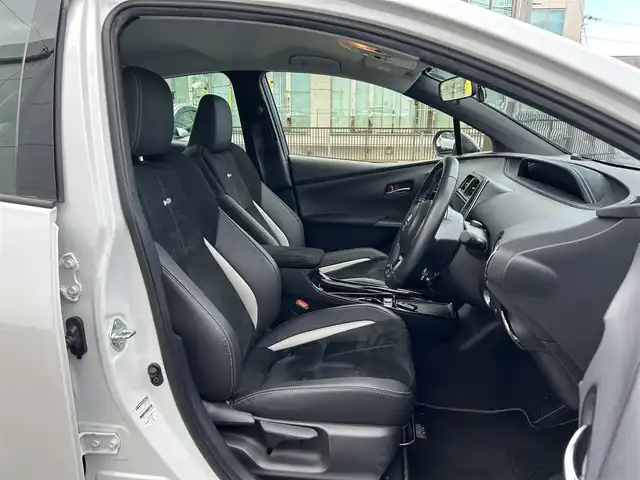 トヨタ プリウス ＰＨＶ S GRスポーツ 兵庫県 2020(令2)年 4.2万km プラチナホワイトパールマイカ 純正SDナビ、TV/-Bluetooth/フルセグ/CD/DVD/バックカメラ/トヨタセーフティセンス/・レーンキープアシスト/・レーダークルーズコントロール/・プリクラッシュセーフティ/LEDヘッドライト/前席シートヒーター/純正１８インチアルミホイール/横滑り防止装置/盗難防止装置/ステアリングスイッチ/ドライブレコーダー/ETC/プッシュスタート/スマートキー