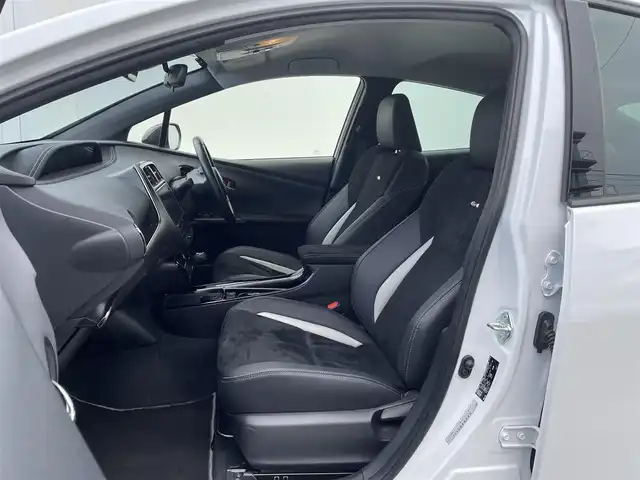 トヨタ プリウス ＰＨＶ S GRスポーツ 兵庫県 2020(令2)年 4.2万km プラチナホワイトパールマイカ 純正SDナビ、TV/-Bluetooth/フルセグ/CD/DVD/バックカメラ/トヨタセーフティセンス/・レーンキープアシスト/・レーダークルーズコントロール/・プリクラッシュセーフティ/LEDヘッドライト/前席シートヒーター/純正１８インチアルミホイール/横滑り防止装置/盗難防止装置/ステアリングスイッチ/ドライブレコーダー/ETC/プッシュスタート/スマートキー