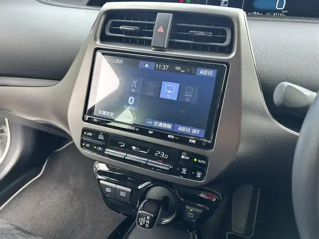 トヨタ プリウス ＰＨＶ S GRスポーツ 兵庫県 2020(令2)年 4.2万km プラチナホワイトパールマイカ 純正SDナビ、TV/-Bluetooth/フルセグ/CD/DVD/バックカメラ/トヨタセーフティセンス/・レーンキープアシスト/・レーダークルーズコントロール/・プリクラッシュセーフティ/LEDヘッドライト/前席シートヒーター/純正１８インチアルミホイール/横滑り防止装置/盗難防止装置/ステアリングスイッチ/ドライブレコーダー/ETC/プッシュスタート/スマートキー