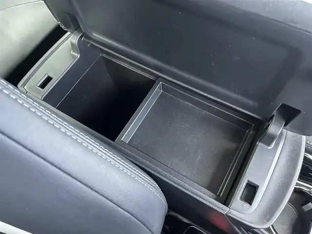 トヨタ プリウス ＰＨＶ S GRスポーツ 兵庫県 2020(令2)年 4.2万km プラチナホワイトパールマイカ 純正SDナビ、TV/-Bluetooth/フルセグ/CD/DVD/バックカメラ/トヨタセーフティセンス/・レーンキープアシスト/・レーダークルーズコントロール/・プリクラッシュセーフティ/LEDヘッドライト/前席シートヒーター/純正１８インチアルミホイール/横滑り防止装置/盗難防止装置/ステアリングスイッチ/ドライブレコーダー/ETC/プッシュスタート/スマートキー