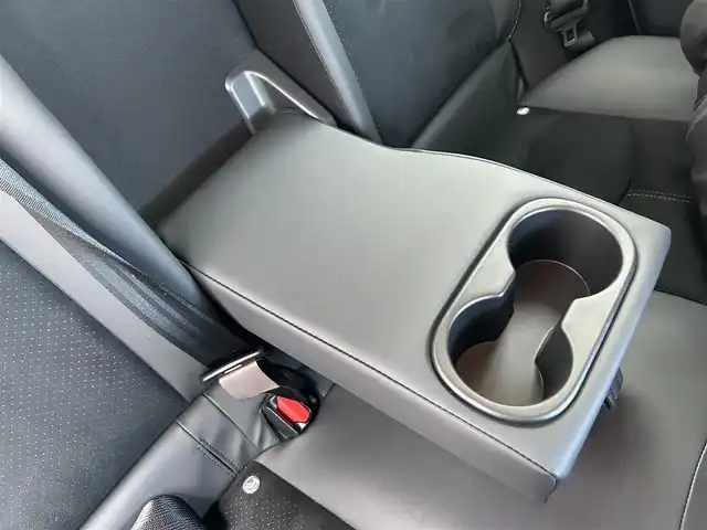 トヨタ プリウス ＰＨＶ S GRスポーツ 兵庫県 2020(令2)年 4.2万km プラチナホワイトパールマイカ 純正SDナビ、TV/-Bluetooth/フルセグ/CD/DVD/バックカメラ/トヨタセーフティセンス/・レーンキープアシスト/・レーダークルーズコントロール/・プリクラッシュセーフティ/LEDヘッドライト/前席シートヒーター/純正１８インチアルミホイール/横滑り防止装置/盗難防止装置/ステアリングスイッチ/ドライブレコーダー/ETC/プッシュスタート/スマートキー