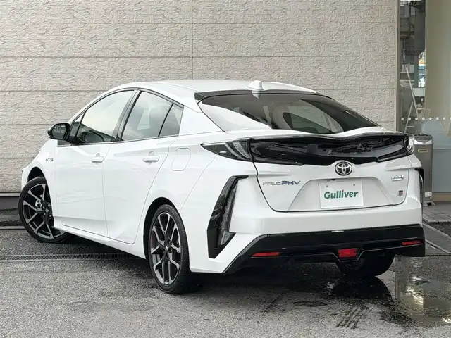トヨタ プリウス ＰＨＶ S GRスポーツ 兵庫県 2020(令2)年 4.2万km プラチナホワイトパールマイカ 純正SDナビ、TV/-Bluetooth/フルセグ/CD/DVD/バックカメラ/トヨタセーフティセンス/・レーンキープアシスト/・レーダークルーズコントロール/・プリクラッシュセーフティ/LEDヘッドライト/前席シートヒーター/純正１８インチアルミホイール/横滑り防止装置/盗難防止装置/ステアリングスイッチ/ドライブレコーダー/ETC/プッシュスタート/スマートキー