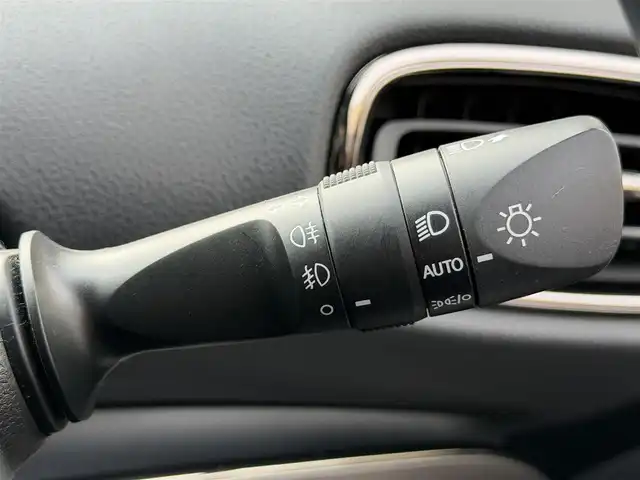 トヨタ プリウス ＰＨＶ S GRスポーツ 兵庫県 2020(令2)年 4.2万km プラチナホワイトパールマイカ 純正SDナビ、TV/-Bluetooth/フルセグ/CD/DVD/バックカメラ/トヨタセーフティセンス/・レーンキープアシスト/・レーダークルーズコントロール/・プリクラッシュセーフティ/LEDヘッドライト/前席シートヒーター/純正１８インチアルミホイール/横滑り防止装置/盗難防止装置/ステアリングスイッチ/ドライブレコーダー/ETC/プッシュスタート/スマートキー