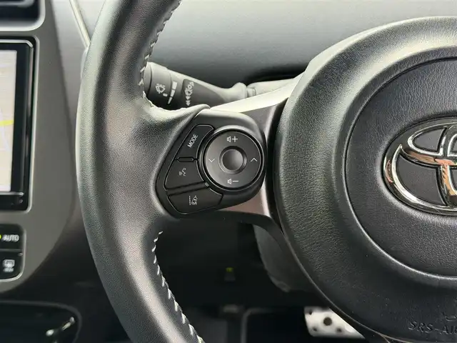 トヨタ プリウス ＰＨＶ S GRスポーツ 兵庫県 2020(令2)年 4.2万km プラチナホワイトパールマイカ 純正SDナビ、TV/-Bluetooth/フルセグ/CD/DVD/バックカメラ/トヨタセーフティセンス/・レーンキープアシスト/・レーダークルーズコントロール/・プリクラッシュセーフティ/LEDヘッドライト/前席シートヒーター/純正１８インチアルミホイール/横滑り防止装置/盗難防止装置/ステアリングスイッチ/ドライブレコーダー/ETC/プッシュスタート/スマートキー