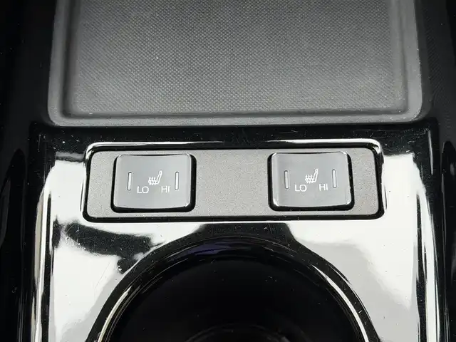 トヨタ プリウス ＰＨＶ S GRスポーツ 兵庫県 2020(令2)年 4.2万km プラチナホワイトパールマイカ 純正SDナビ、TV/-Bluetooth/フルセグ/CD/DVD/バックカメラ/トヨタセーフティセンス/・レーンキープアシスト/・レーダークルーズコントロール/・プリクラッシュセーフティ/LEDヘッドライト/前席シートヒーター/純正１８インチアルミホイール/横滑り防止装置/盗難防止装置/ステアリングスイッチ/ドライブレコーダー/ETC/プッシュスタート/スマートキー