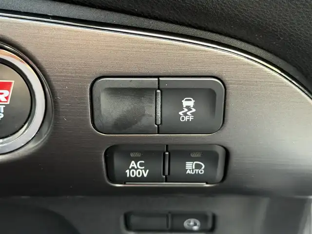 トヨタ プリウス ＰＨＶ S GRスポーツ 兵庫県 2020(令2)年 4.2万km プラチナホワイトパールマイカ 純正SDナビ、TV/-Bluetooth/フルセグ/CD/DVD/バックカメラ/トヨタセーフティセンス/・レーンキープアシスト/・レーダークルーズコントロール/・プリクラッシュセーフティ/LEDヘッドライト/前席シートヒーター/純正１８インチアルミホイール/横滑り防止装置/盗難防止装置/ステアリングスイッチ/ドライブレコーダー/ETC/プッシュスタート/スマートキー