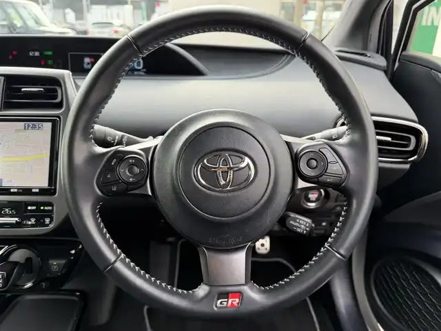 トヨタ プリウス ＰＨＶ S GRスポーツ 兵庫県 2020(令2)年 4.2万km プラチナホワイトパールマイカ 純正SDナビ、TV/-Bluetooth/フルセグ/CD/DVD/バックカメラ/トヨタセーフティセンス/・レーンキープアシスト/・レーダークルーズコントロール/・プリクラッシュセーフティ/LEDヘッドライト/前席シートヒーター/純正１８インチアルミホイール/横滑り防止装置/盗難防止装置/ステアリングスイッチ/ドライブレコーダー/ETC/プッシュスタート/スマートキー