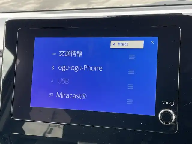 トヨタ ヴォクシー ハイブリッド S－G 道央・札幌 2025(令7)年 1.1万km グリッターブラックガラスフレーク ４WD/寒冷地仕様/純正ディスプレイオーディオ（ナビ付）/AM/FM/BT/トヨタセーフティセンス/プリクラッシュセーフティ/横滑り防止装置/レーダークルーズコントロール/レーンキープアシスト/パーキングアシスト/プロアクティブドライビングアシスト/パーキングサポートブレーキ/ロードサインアシスト/クリアランスソナー/バックカメラ/ビルトインETC2.0/EVMODE/DRIVEMODE切替/ワイパーデアイサー/片側パワースライドドア/革巻きステアリング/ステアリングリモコン/電動パーキング/ブレーキホールド/プッシュスタート/スマートキー/LEDヘッドライト/オートライト/オートハイビーム/ヘッドライトレベライザー/電動格納ミラー/ウィンカーミラー/純正フロアマット/レンタカー登録