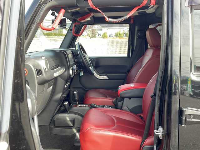 クライスラー・ジープ ジープ ラングラー アンリミテッド ルビコンハードロック 山口県 2016(平28)年 6.3万km 黒 社外メモリナビ/Bluetooth/フルセグTV/バックカメラ/革調シートカバー/リモコンキー/ETC/前席シートヒーター/社外17インチAW/社外サイドステップ/社外テールレンズ/社外エアクリーナー/キセノンライト/フォグライト/オートライト/背面タイヤ/社外ドライブレコーダー/保証書・取説/スペアキー1個