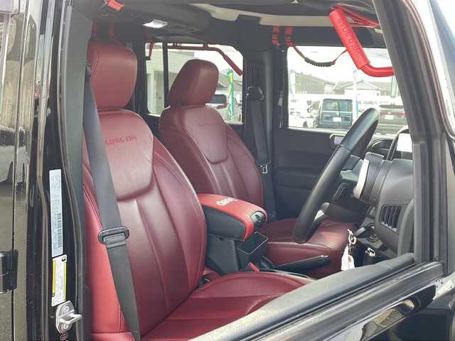 クライスラー・ジープ ジープ ラングラー アンリミテッド ルビコンハードロック 山口県 2016(平28)年 6.3万km 黒 社外メモリナビ/Bluetooth/フルセグTV/バックカメラ/革調シートカバー/リモコンキー/ETC/前席シートヒーター/社外17インチAW/社外サイドステップ/社外テールレンズ/社外エアクリーナー/キセノンライト/フォグライト/オートライト/背面タイヤ/社外ドライブレコーダー/保証書・取説/スペアキー1個