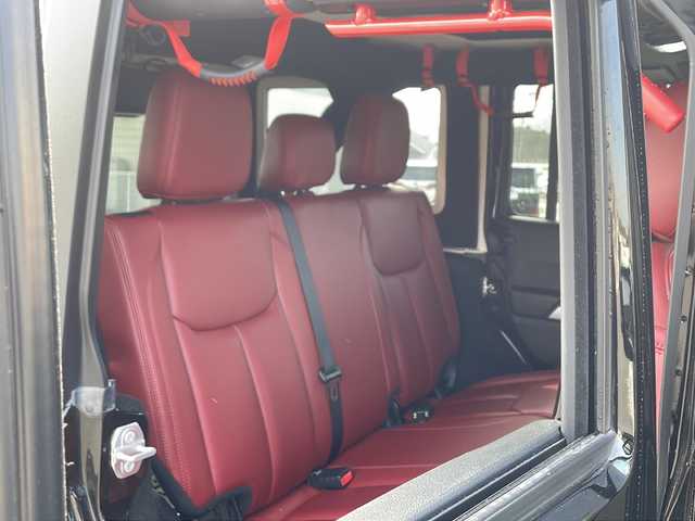 クライスラー・ジープ ジープ ラングラー アンリミテッド ルビコンハードロック 山口県 2016(平28)年 6.3万km 黒 社外メモリナビ/Bluetooth/フルセグTV/バックカメラ/革調シートカバー/リモコンキー/ETC/前席シートヒーター/社外17インチAW/社外サイドステップ/社外テールレンズ/社外エアクリーナー/キセノンライト/フォグライト/オートライト/背面タイヤ/社外ドライブレコーダー/保証書・取説/スペアキー1個