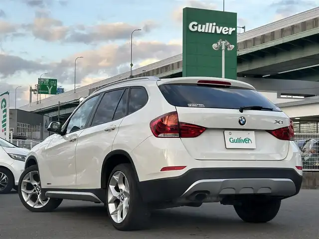 ＢＭＷ Ｘ１ 愛知県 2013(平25)年 4.6万km アルピンホワイトⅢ 社外ポータブルナビ/CD/AM/FM/AUX/ドライブレコーダー（前方）/電動格納ミラー/社外フロアマット/純正18インチAW/ルーフレール/プッシュスタート/横滑り防止機能/キセノンヘッドライト/スマートキー/スペアキー×２/取扱説明書/保証書