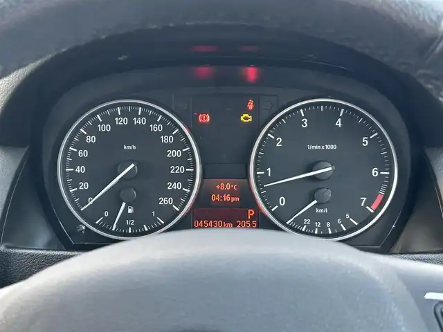 ＢＭＷ Ｘ１ 愛知県 2013(平25)年 4.6万km アルピンホワイトⅢ 社外ポータブルナビ/CD/AM/FM/AUX/ドライブレコーダー（前方）/電動格納ミラー/社外フロアマット/純正18インチAW/ルーフレール/プッシュスタート/横滑り防止機能/キセノンヘッドライト/スマートキー/スペアキー×２/取扱説明書/保証書