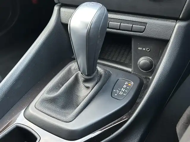 ＢＭＷ Ｘ１ 愛知県 2013(平25)年 4.6万km アルピンホワイトⅢ 社外ポータブルナビ/CD/AM/FM/AUX/ドライブレコーダー（前方）/電動格納ミラー/社外フロアマット/純正18インチAW/ルーフレール/プッシュスタート/横滑り防止機能/キセノンヘッドライト/スマートキー/スペアキー×２/取扱説明書/保証書