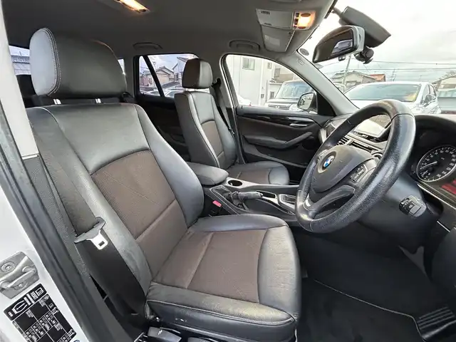 ＢＭＷ Ｘ１ 愛知県 2013(平25)年 4.6万km アルピンホワイトⅢ 社外ポータブルナビ/CD/AM/FM/AUX/ドライブレコーダー（前方）/電動格納ミラー/社外フロアマット/純正18インチAW/ルーフレール/プッシュスタート/横滑り防止機能/キセノンヘッドライト/スマートキー/スペアキー×２/取扱説明書/保証書