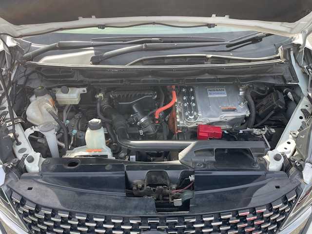 日産 セレナ e－パワー ハイウェイスター V 茨城県 2018(平30)年 7.9万km ブリリアントホワイトパール 純正ナビ　/-BT/TV/AM/FM/衝突軽減システム　/フリップダウンモニター　/アラウンドビューモニター　/両側パワースライドドア　/デジタルインナーミラー　/コーナーセンサー前後　/レーダークルーズコントロール　/ドライブレコーダー/ETC