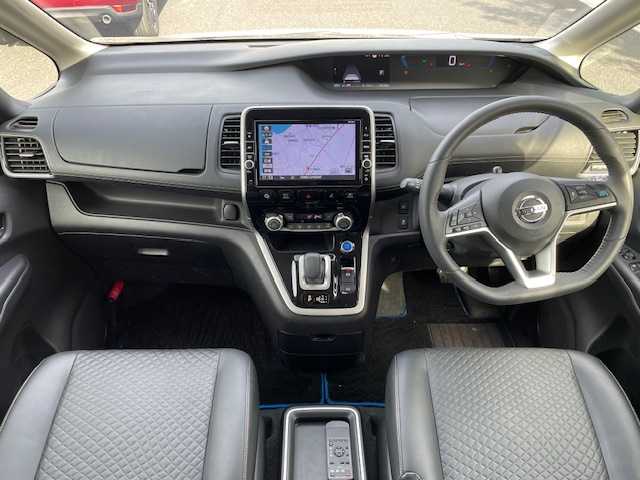 日産 セレナ e－パワー ハイウェイスター V 茨城県 2018(平30)年 7.9万km ブリリアントホワイトパール 純正ナビ　/-BT/TV/AM/FM/衝突軽減システム　/フリップダウンモニター　/アラウンドビューモニター　/両側パワースライドドア　/デジタルインナーミラー　/コーナーセンサー前後　/レーダークルーズコントロール　/ドライブレコーダー/ETC