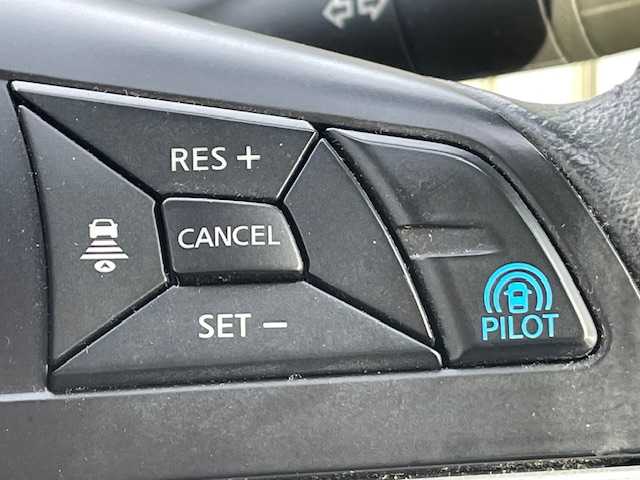 日産 セレナ e－パワー ハイウェイスター V 茨城県 2018(平30)年 7.9万km ブリリアントホワイトパール 純正ナビ　/-BT/TV/AM/FM/衝突軽減システム　/フリップダウンモニター　/アラウンドビューモニター　/両側パワースライドドア　/デジタルインナーミラー　/コーナーセンサー前後　/レーダークルーズコントロール　/ドライブレコーダー/ETC