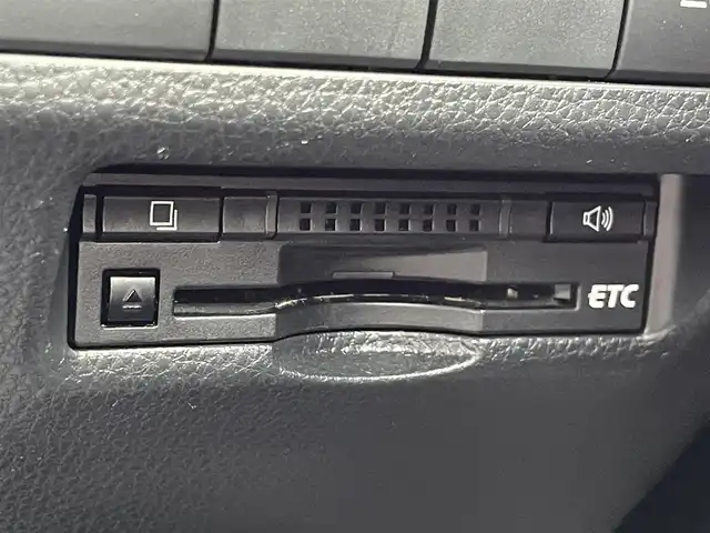 トヨタ ＲＡＶ４ ハイブリッド アドベンチャー 大阪府 2022(令4)年 3.1万km アティチュードブラックマイカ トヨタセーフティセンス　/純正ナビ　/　ＴＶ／Ｂｌｕｅｔｏｏｔｈ／ＣＤ／ＤＶＤ　/バックカメラ　/追従型クルーズコントロール　/MTモード付AT　/ＢＳＭ　/ステアリングヒーター　/メモリ付きパワーシート　/  シートヒーター/エアーシート　/コーナーセンサー　/ETC /ドライブレコーダー　/純正フロアマット　