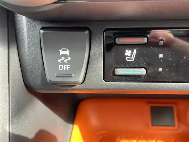 トヨタ ＲＡＶ４ ハイブリッド アドベンチャー 大阪府 2022(令4)年 3.1万km アティチュードブラックマイカ トヨタセーフティセンス　/純正ナビ　/　ＴＶ／Ｂｌｕｅｔｏｏｔｈ／ＣＤ／ＤＶＤ　/バックカメラ　/追従型クルーズコントロール　/MTモード付AT　/ＢＳＭ　/ステアリングヒーター　/メモリ付きパワーシート　/  シートヒーター/エアーシート　/コーナーセンサー　/ETC /ドライブレコーダー　/純正フロアマット　