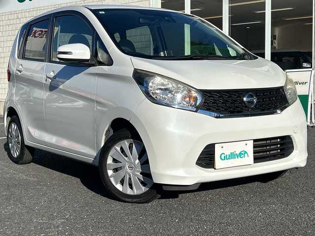 日産 デイズ X Vセレ +SeftyⅡ 千葉県 2015(平27)年 6.8万km ホワイトパール 純正メモリナビ【MC314D-W】/フルセグTV/DVD/CD/Bluetooth/アラウンドビューモニター/バックカメラ/衝突軽減ブレーキ/アイドリングストップ/純正フロアマット/スマートキー/パンク修理キット/取扱説明書