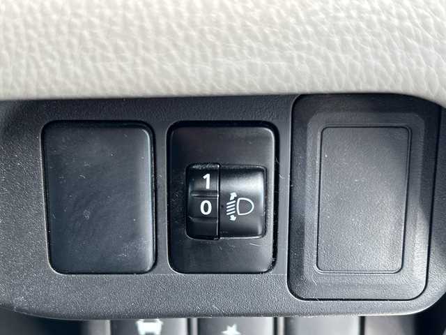 日産 デイズ X Vセレ +SeftyⅡ 千葉県 2015(平27)年 6.8万km ホワイトパール 純正メモリナビ【MC314D-W】/フルセグTV/DVD/CD/Bluetooth/アラウンドビューモニター/バックカメラ/衝突軽減ブレーキ/アイドリングストップ/純正フロアマット/スマートキー/パンク修理キット/取扱説明書