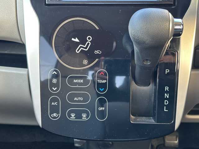 日産 デイズ X Vセレ +SeftyⅡ 千葉県 2015(平27)年 6.8万km ホワイトパール 純正メモリナビ【MC314D-W】/フルセグTV/DVD/CD/Bluetooth/アラウンドビューモニター/バックカメラ/衝突軽減ブレーキ/アイドリングストップ/純正フロアマット/スマートキー/パンク修理キット/取扱説明書