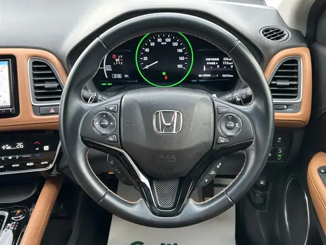 ホンダ ヴェゼル ハイブリッド Z ホンダセンシング 和歌山県 2019(令1)年 3.3万km ルーセブラックM 社外ナビ/バックカメラ/フルセグTV/衝突軽減ブレーキ/クルーズコントロール/レーンキープアシスト/横滑り防止機能/社外フロアマット/純正アルミホイール/パドルシフト/アイドリングストップ/革巻きステアリング/LEDヘッドライト/フォグランプ/オートライト