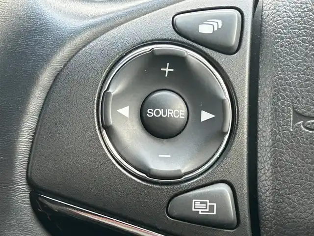 ホンダ ヴェゼル ハイブリッド Z ホンダセンシング 和歌山県 2019(令1)年 3.3万km ルーセブラックM 社外ナビ/バックカメラ/フルセグTV/衝突軽減ブレーキ/クルーズコントロール/レーンキープアシスト/横滑り防止機能/社外フロアマット/純正アルミホイール/パドルシフト/アイドリングストップ/革巻きステアリング/LEDヘッドライト/フォグランプ/オートライト