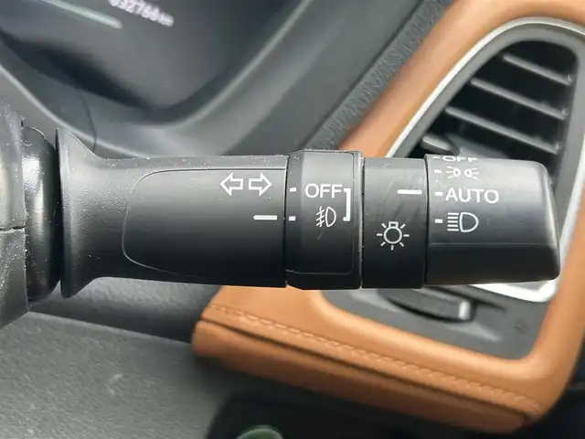 ホンダ ヴェゼル ハイブリッド Z ホンダセンシング 和歌山県 2019(令1)年 3.3万km ルーセブラックM 社外ナビ/バックカメラ/フルセグTV/衝突軽減ブレーキ/クルーズコントロール/レーンキープアシスト/横滑り防止機能/社外フロアマット/純正アルミホイール/パドルシフト/アイドリングストップ/革巻きステアリング/LEDヘッドライト/フォグランプ/オートライト