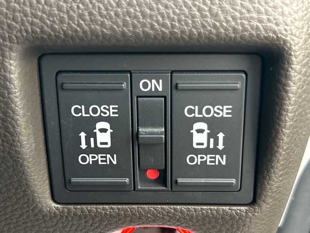 ホンダ Ｎ ＢＯＸ L 大阪府 2024(令6)年 0.6万km プレミアムサンライトホワイトパール 社外ナビ(BT/CD/DVD/USB/SD/フルセグ)/バックカメラ/衝突被害軽減システム/レーンキープアシスト/コーナーセンサー/アダクティブクルーズコントロール/オートライト/オートマチックハイビーム/シートヒーター/純正フロアマット/両側パワースライドドア/アイドリングストップ/ベンチシート/フルフラットシート/チップアップシート/スペアキー×1/LEDヘッドライト