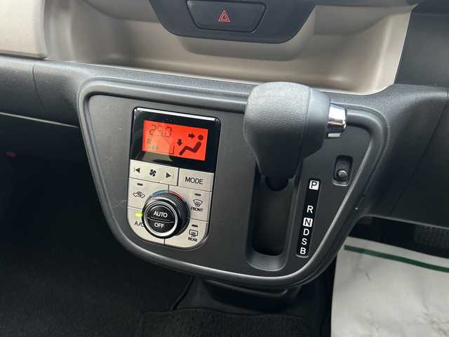 ダイハツ ブーン シルク Gパッケージ SAⅡ 東京都 2018(平30)年 2万km ブラックマイカメタリック/ファイアークォーツレッドメタリック 2トーン 純正メモリナビ（NMZK-W68D）/・Bluetooth/TV/CD/DVD/USB/SD/アイドリングストップ/横滑り防止装置/盗難防止装置/衝突被害軽減システム/オートライト/オートエアコン/電動格納ミラー/純正14インチアルミホイール/ドアバイザー/オプションカラー：ブラックマイカメタリック×ファイアークォーツレッドメタリック/ETC/取扱説明書/保証書/スペアキー1本