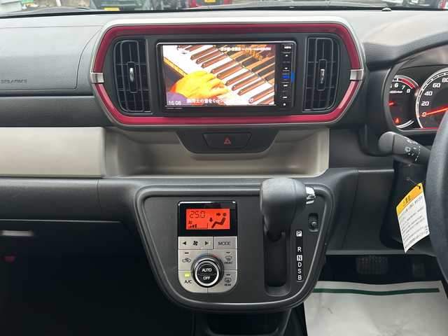 ダイハツ ブーン シルク Gパッケージ SAⅡ 東京都 2018(平30)年 2万km ブラックマイカメタリック/ファイアークォーツレッドメタリック 2トーン 純正メモリナビ（NMZK-W68D）/・Bluetooth/TV/CD/DVD/USB/SD/アイドリングストップ/横滑り防止装置/盗難防止装置/衝突被害軽減システム/オートライト/オートエアコン/電動格納ミラー/純正14インチアルミホイール/ドアバイザー/オプションカラー：ブラックマイカメタリック×ファイアークォーツレッドメタリック/ETC/取扱説明書/保証書/スペアキー1本