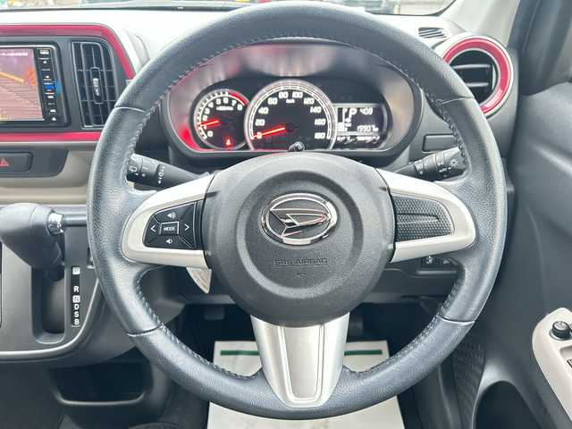 ダイハツ ブーン シルク Gパッケージ SAⅡ 東京都 2018(平30)年 2万km ブラックマイカメタリック/ファイアークォーツレッドメタリック 2トーン 純正メモリナビ（NMZK-W68D）/・Bluetooth/TV/CD/DVD/USB/SD/アイドリングストップ/横滑り防止装置/盗難防止装置/衝突被害軽減システム/オートライト/オートエアコン/電動格納ミラー/純正14インチアルミホイール/ドアバイザー/オプションカラー：ブラックマイカメタリック×ファイアークォーツレッドメタリック/ETC/取扱説明書/保証書/スペアキー1本