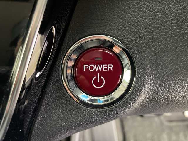 ホンダ ヴェゼル ハイブリッド Z ホンダセンシング 道央・札幌 2016(平28)年 5.5万km ホワイトオーキッドパール ・4WD/・寒冷地仕様/・純正ナビ/・BT&CD&DVD&SD&USB&HDMI&フルセグTV/・バックカメラ/・ホンダセンシング/・レーダークルーズコントロール/・パドルシフト/・レザーシート/・前席シートヒーター/・純正ドライブレコーダー/・ステアリングスイッチ/・ドアミラーヒーター/・ETC/・LEDヘッドライト/・オートライト/・フォグ/・プッシュスタート/・スマートキー