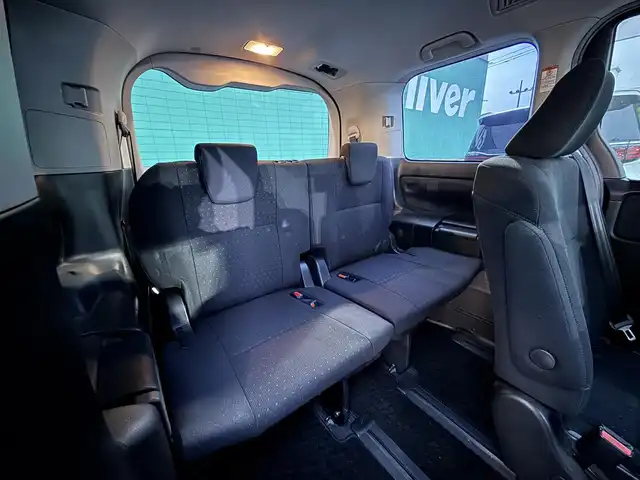 トヨタ ヴォクシー ハイブリッド V 千葉県 2014(平26)年 6.5万km ブラッキッシュアゲハガラスフレーク フリップダウンモニター/バックカメラ/ETC/USB入力端子/両側パワースライドドア/クルーズコントロール/シートヒータ―/純正15インチAW/純正フロアマット/スマートキー