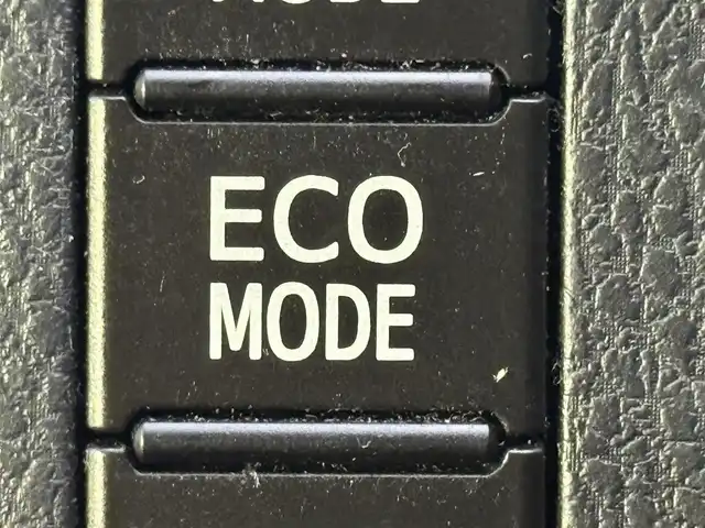 トヨタ ヴォクシー ハイブリッド V 千葉県 2014(平26)年 6.5万km ブラッキッシュアゲハガラスフレーク フリップダウンモニター/バックカメラ/ETC/USB入力端子/両側パワースライドドア/クルーズコントロール/シートヒータ―/純正15インチAW/純正フロアマット/スマートキー