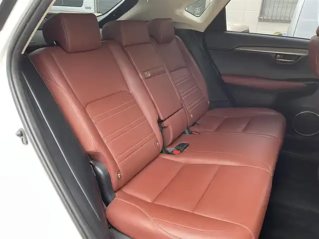 レクサス ＮＸ 300h Iパッケージ 和歌山県 2014(平26)年 11.8万km ソニッククォーツ 純正ナビ/（AM/FM/DVD/CD/USB/Bluetooth/フルセグTV/AUX）/パノラミックビューモニター/プリクラッシュセーフティ/レーンディパーチャーアシスト/レーダークルーズコントロール/レザーシート/D/Nパワーシート/D/Nシートヒーター/ステアリングヒーター/パワーバックドア/ブラインドスポットモニター/パワーシート/電動パーキングブレーキ/オートホールド機能/スマートキー/カードキー有/取説、保証書